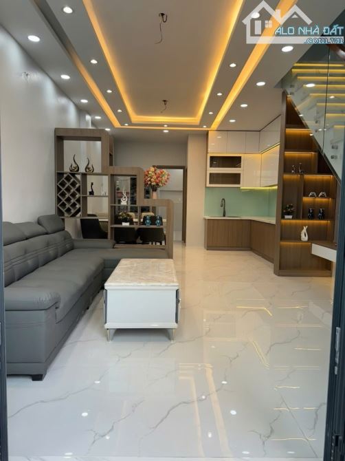 NHÀ ĐẸP ,HUỲNH TẤN PHÁT ,QUẬN 7 , DT: 105 M2 ,GIÁ :8,2  TỶ - 3