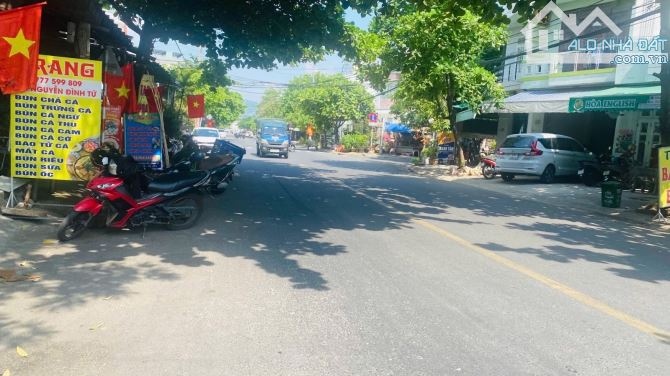 Bán nhà 2 mặt tiền Nguyễn Đình Tứ DT:182 m2 giá :9,5tỷ - 3