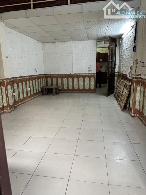 Bán Đất Tặng Nhà - Phân Lô - 7 Chỗ Vào Nhà - 38M2 - 7.6 Tỷ - 3