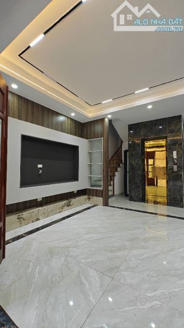 BÁN NHÀ THƯỢNG THANH HƠN 7 TỶ - CÓ THANG MÁY - DT RỘNG 50M , GẦN Ô TÔ - 3