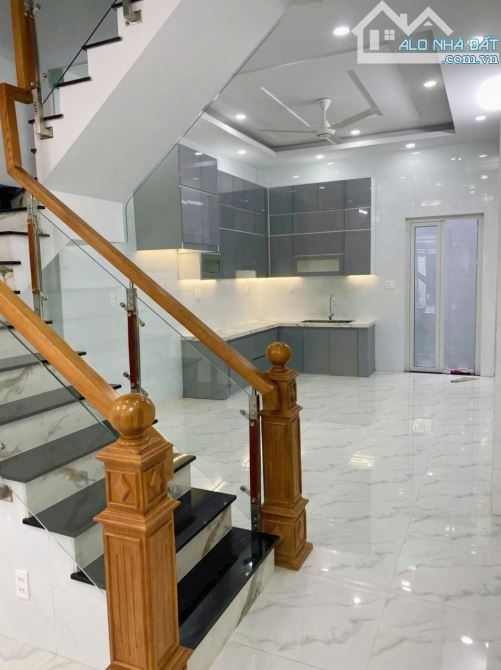 NHÀ ĐẸP HIẾM 6.3 TỶ - 3 TẦNG 4PN VỊ TRÍ VÀNG - NHÀ MỚI XÁCH VALI VÀO Ở - 3