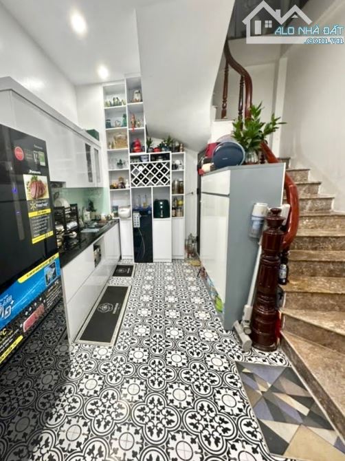 🔥🔥8TỶ SỞ HỮU CĂN LÔ GÓC - HỒ TÙNG MẬU - XUÂN THUỶ - DÂN XÂY - 10M RA Ô TÔ- 5 TẦNG NHÀ ĐẸ - 3