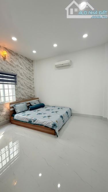 NHÀ 3 TẦNG HIỆP THÀNH 45 Q12 - HẺM OTO SÁT GÒ VẤP GIÁ 5TY7 - 3