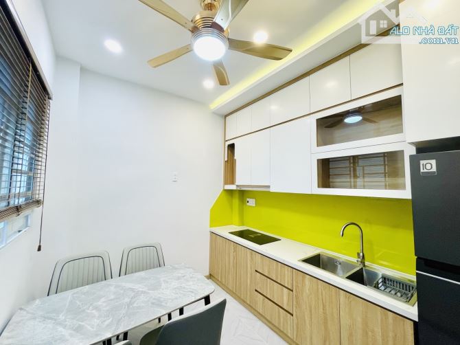 TÂN BÌNH - NHÀ ĐẸP PHƯỜNG 1 - 45M2 -5 TẦNG BTCT - NGUYỄN TRỌNG TUYỂN- 8 xx TỶ - 3