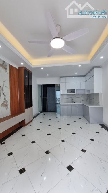 Nhà Phố Tư Đình 30m, 6 tầng,thang máy, nằm trong tổ hợp nhà sang trọng. Ngõ  ô tô tránh - 3