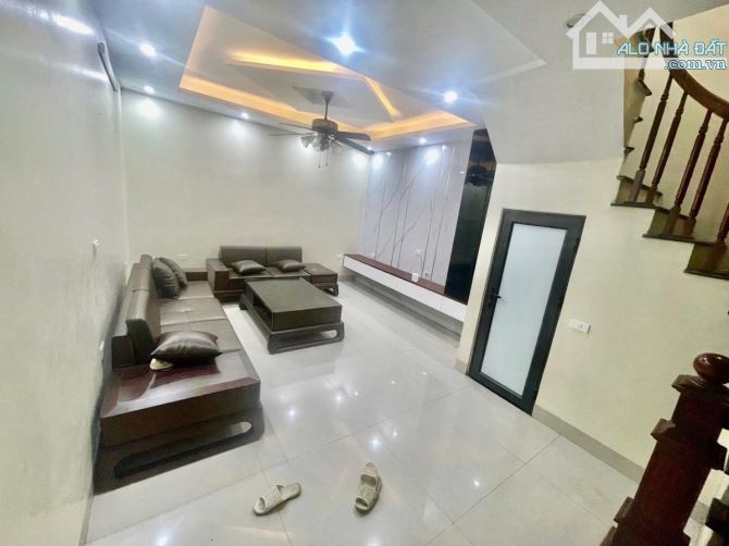 BÁN NHÀ 37M² – 6 TẦNG – MT 4.2M – ĐÊ LA THÀNH – ĐỐNG ĐA –KINH DOANH NHỎ -NGÕ THÔNG- 10.5 T - 3