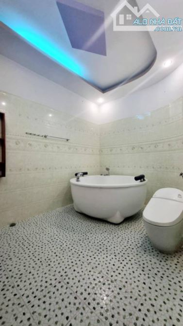 NHÀ SÁT KHU TÊN LỬA_4 TẦNG HOÀN CÔNG ĐỦ_HẺM 8M CÁCH 3 CĂN RA MẶT TIỀN - 3
