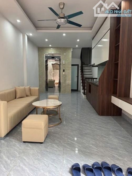 Bán nhà Văn Phú Hà Đông - DT 35M X 5 TẦNG - Có thang máy - Ra ô tô chỉ 3 bước chân - 3