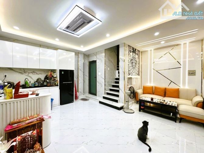 DÒNG TIỀN 300 TRIỆU, SÁT MẶT TIỀN, SIÊU PHẨM 5 TẦNG NGAY KHU VIP PHAN XÍCH LONG, VẠN KIẾP. - 3