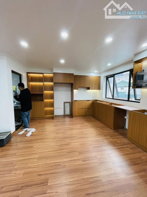 BÁN NHÀ NGUYỄN VĂN TRỖI, THANH XUÂN, GẦN PHỐ, ÔTÔ ĐỖ, NHÀ ĐẸP GARA 105M2X5T - MT GẦN 4.5M. - 4