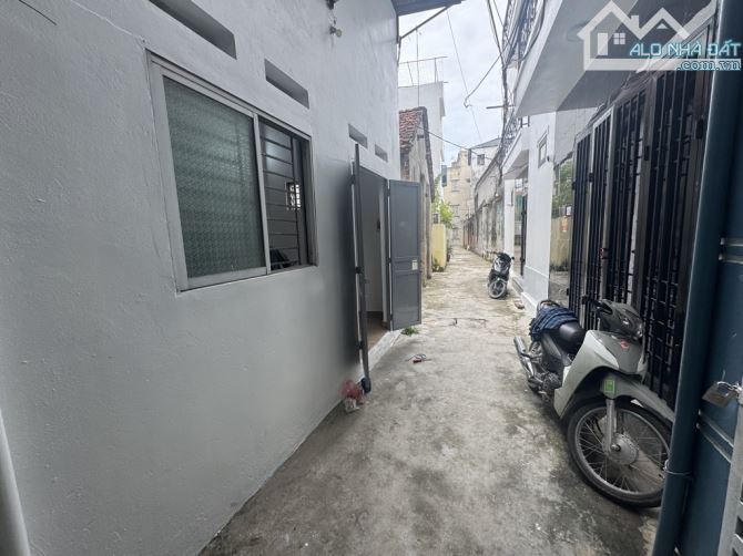 BÁN ĐẤT TẶNG NHÀ C4*THẠCHBÍCH,THANH OAI*,NGÕ 3 GÁC,SÁT CHỢ ĐẦU MỐI PHIA NAM,GIÁ CHỈ 3,3Ty - 4