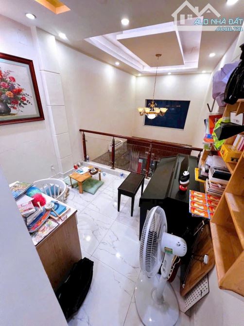 💥MT HẺM KINH DOANH - NHÀ 5 TẦNG BTCT - TÔN ĐẢN - Sổ 60m2 - HOÀN CÔNG ĐỦ - 4
