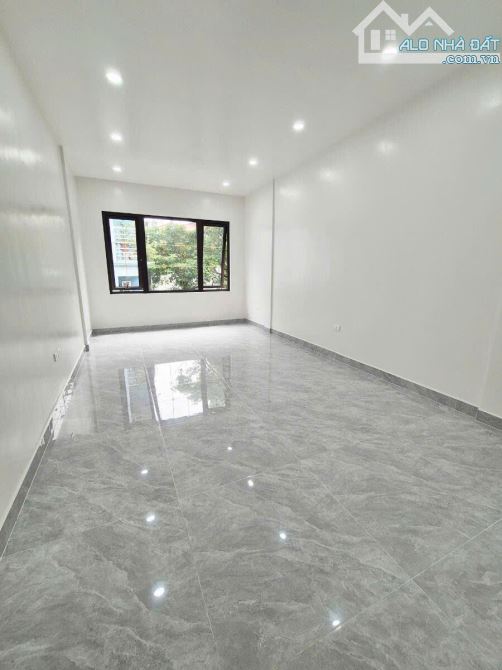 Siêu phẩm Nguyễn Trãi nhà 6 tầng 66m2 thang máy mới tinh ô tô vào nhà sát Ngã tư Sở ở, KD - 4