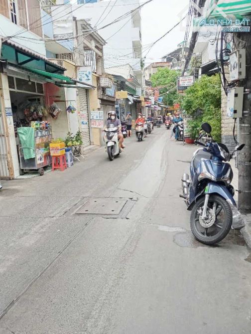 Bán nhà Dương Bá Trạc , lô góc , hẻm xe hơi,diện tích khủng ngang 5,2m x 25 x 3 tầng , 13t - 4