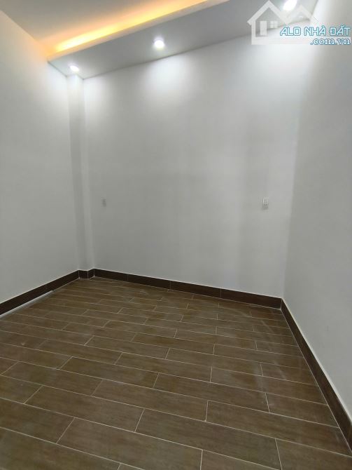 BÁN CĂN NHÀ MT ĐƯỜNG VỪA Ở VỪA KINH DOANH - SHR 2TY800 - 4