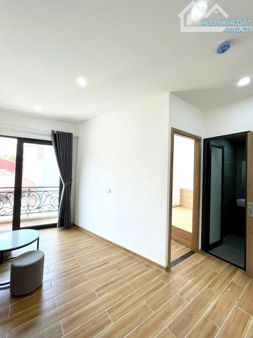 1n1k Dịch Vọng Hậu_ban công cửa sổ thoáng_đủ pccc_có thang máy - 4