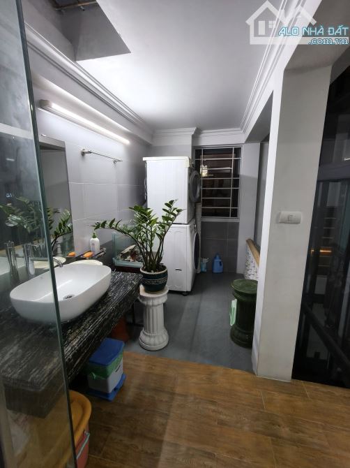 Cách phố Cầu Giấy đúng 20m không ngoặt, Nhà dân xây 6T thang máy DT42m2 MT4.4m giá 15.2tỷ - 4