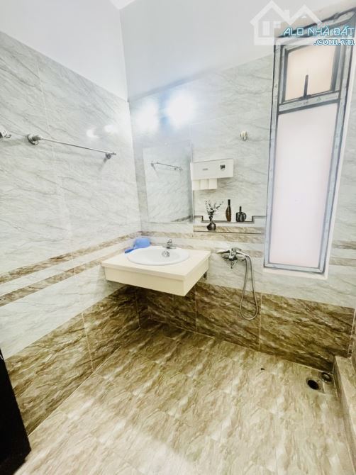 Bán nhà 103m2 ngõ thông ô tô qua vào nhà phố Ngọc Hồi - 3