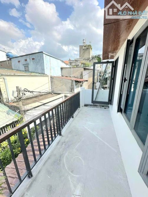 NHÀ NGỘP CHỦ VỪA GỬI BÁN - 70M2- TÂN PHÚ - CHỈ 5.4 TỶ - GIÁ NGÃ CÂY - 4