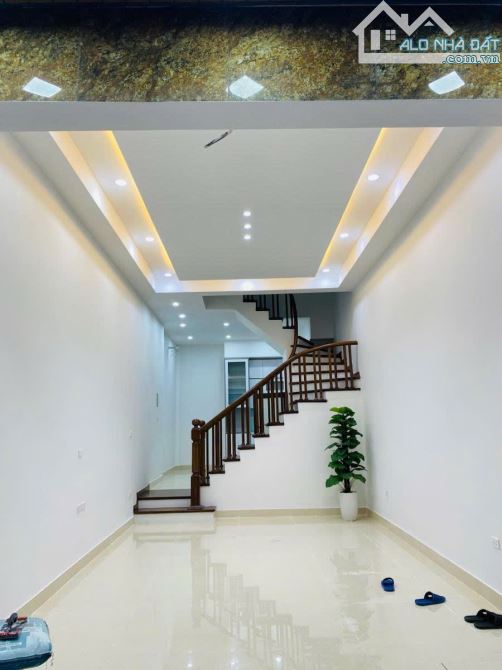 BÁN NHÀ PHỐ HOÀNG VĂN THÁI,Ô TÔ 7 CHỖ VÀO NHÀ,CÁCH PHỐ 3 BƯỚC CHÂN,DTSD 48m GIÁ 18 TỶ. - 4