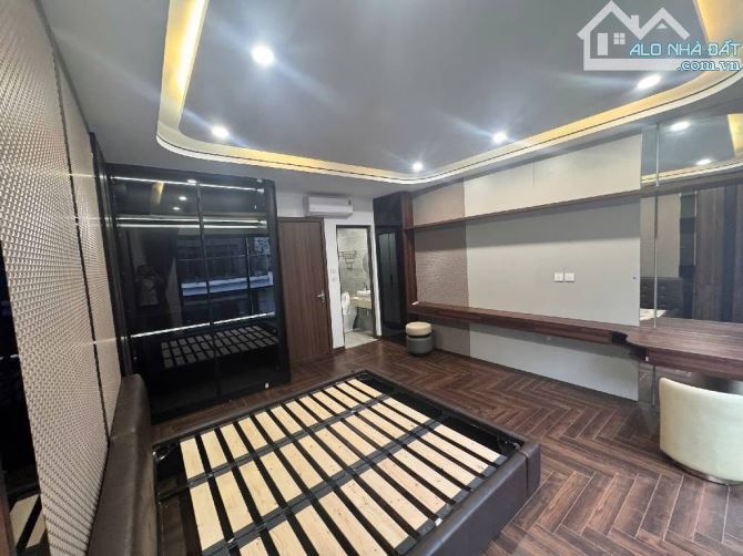 PHÂN LÔ Ô TÔ VÀO NHÀ KINH DOANH ĐỈNH THANG MÁY KÍNH NỘI THẤT CAO CẤP - Ở NGAY ! - 4