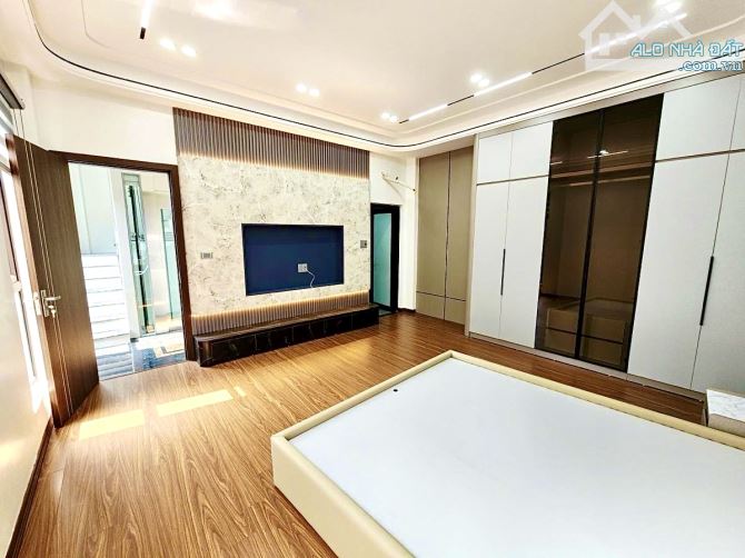 Siêu mẫu La Thành, 1 nhà ra phố, ô tô đỗ cửa, 2 thoáng, gara, full NT, 50m*5T - 4
