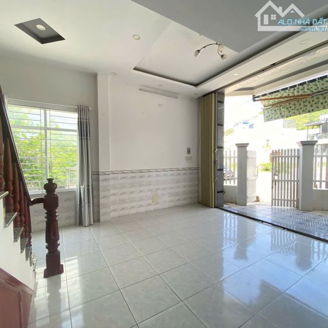 BÁN NHÀ 02 TẦNG GÓC 02 MẶT TIỀN ĐƯỜNG NGÔ VĂN SỞ, TP NHA TRANG GIÁ 6 TỶ - 4