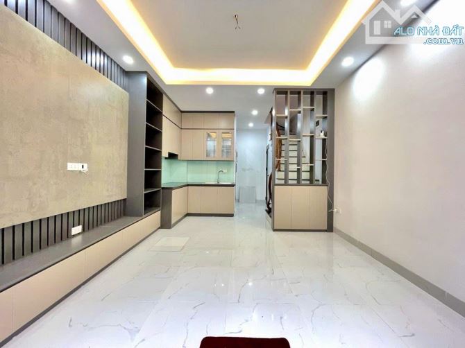 BÁN NHÀ KHU KIM ĐỒNG, Ở LUÔN,SÂN CỔNG, Ô TÔ ĐỖ CỔNG, THANG MÁY, 40M2 GIÁ CHỈ 8,9 TỶ - 4