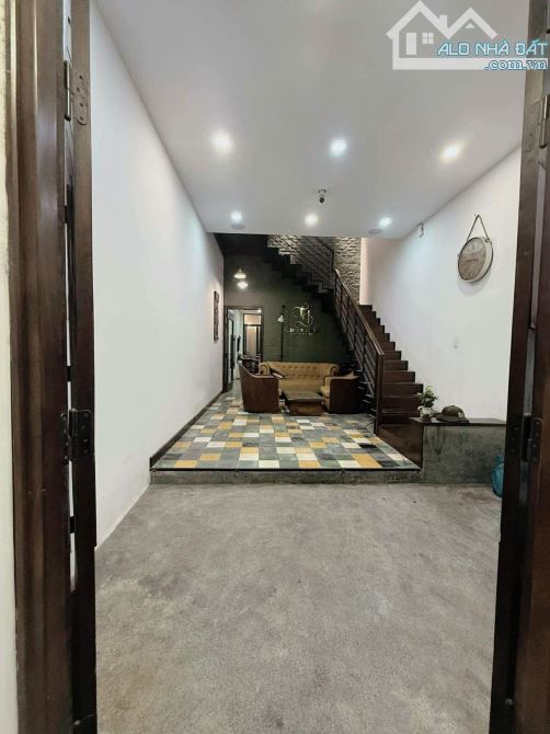 Cho thuê nhà 2 tầng, mặt tiền đường Bàu Hạc 3, Thạc Gián, Thanh Khê. DT 65m2. Giá 17 triệu - 4