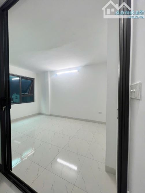 Nhà 4,5T ngõ Trần Quý Cáp ngõ 2m cách oto 35m gần Mp nhỉnh 4 tỷ - 4