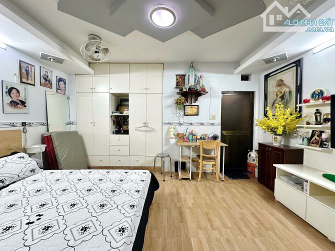 Căn góc 5 tầng. 9 phòng full nội thất (4,2x16m). Hẻm nhựa 6m gần mặt tiền Lê Văn Sỹ, Q3 - 4