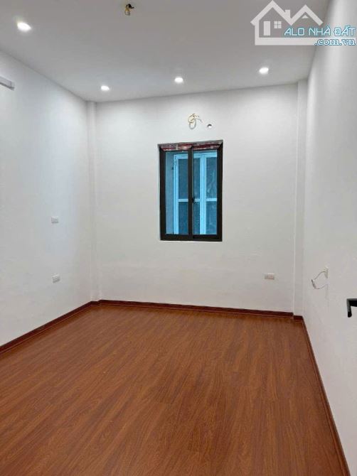 BÁN NHÀ DÂN XÂY MỚI FULL NỘI THẤT 45M/5T TẠI TỨ HIỆP CHỈ VIỆC VỀ Ở GIÁ 8.6 TỶ - 4