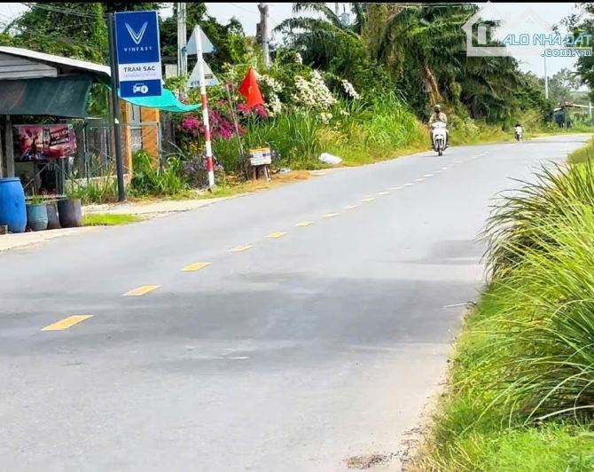 chính chủ bán đất gần chợ Lộc Hưng Trảng Bàng sổ hồng 200m2 đường nhựa 8mét - 4