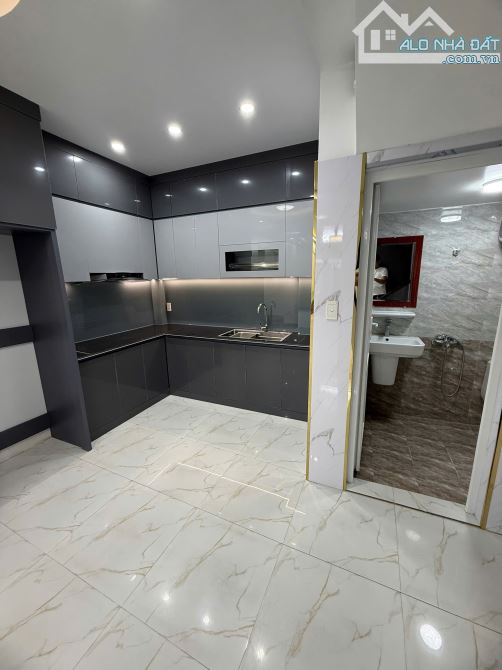 Siêu phẩm Lê Lai nhà mặt ngõ kinh doanh buôn bán ô tô đỗ cửa - 4