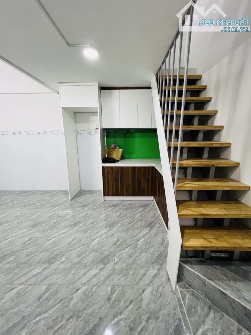 Bán nhà 4 tầng BTCT ngay phố Tây Bùi Viện Quận 1, giá chỉ nhỉnh 5 tỷ còn TL - 4
