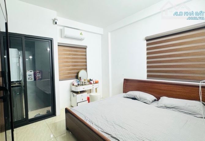 HOA HẬU BỒ ĐỀ - 35m2 x 4Tâng, Mt 5m - FULL NỘI THẤT - ÔTÔ ĐỖ CỬA - 10m  MẶT PHỐ ÔTÔ TRÁNH - 4