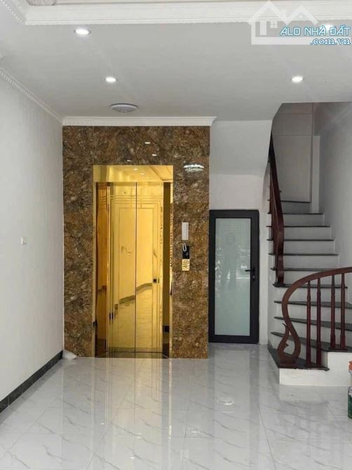 PHÂN LÔ OTO HỒNG HÀ - 6 TẦNG THANG MÁY - KINH DOANH OTO TRÁNH - 4