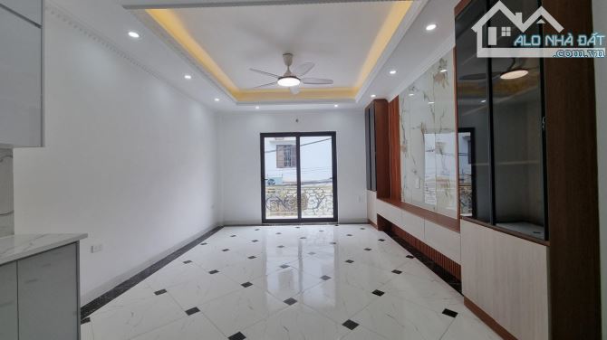Nhà Phố Tư Đình 30m, 6 tầng,thang máy, nằm trong tổ hợp nhà sang trọng. Ngõ  ô tô tránh - 4