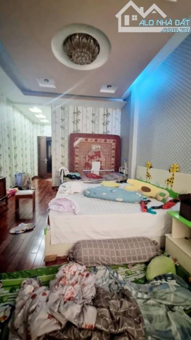 NHÀ SÁT KHU TÊN LỬA_4 TẦNG HOÀN CÔNG ĐỦ_HẺM 8M CÁCH 3 CĂN RA MẶT TIỀN - 4