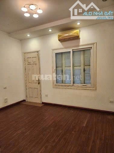 Cho thuê nhà nguyên căn ngõ 371 Đê La Thành, Ô Chợ Dừa, Đống Đa. DT 45m x 5 tầng, giá 18tr - 4