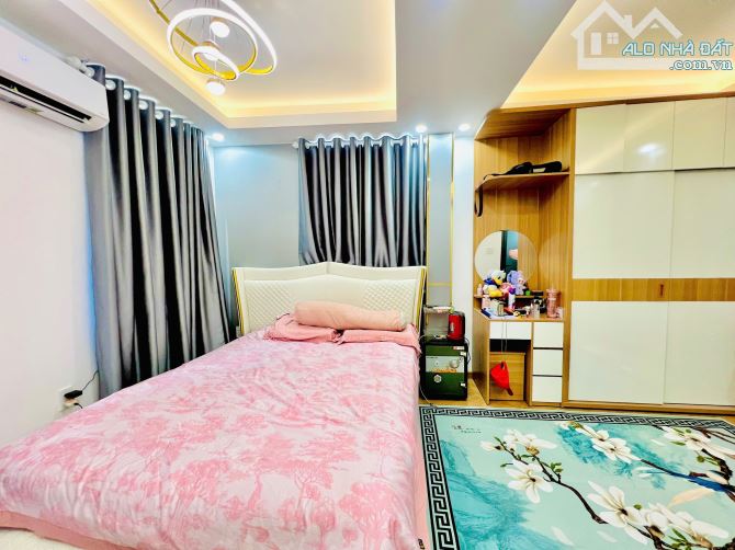 BÁN TOÀ NHÀ 5 TẦNG NHỈNH 8 TỶ TẠI PHAN XÍCH LONG - 200M² - 3PN,4WC - BANK CHO VAY 5 - 5