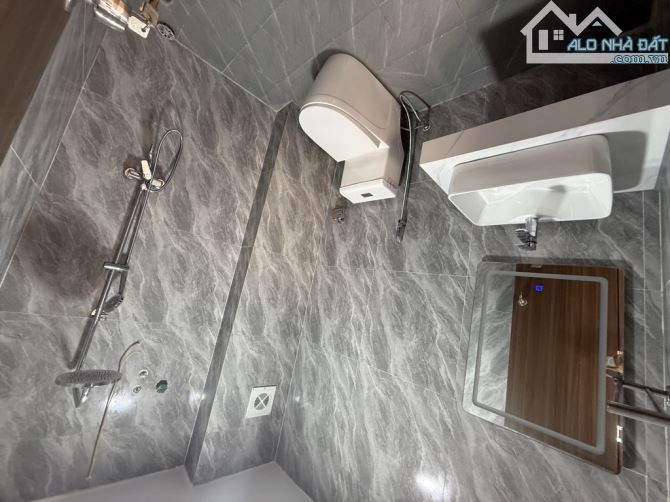 Bán nhà phân lô, ngõ ô tô đỗ đỗ cổng, hiếm đẹp, Thạch Bàn, Long Biên. Dt 36M² x 5 Tầng - 5