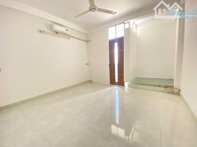 BÁN NHÀ MẶT TIỀN 3 TẦNG ĐÚC  HOÀ MINH GẦN BIỂN  Giá 6,35t còn bớt - 5