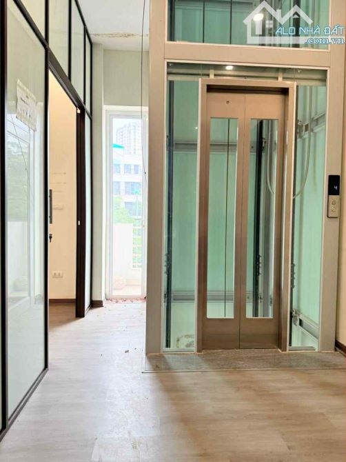 * * *LÔ GÓC - KINH DOANH VP - THANG MÁY - NHÀ ĐẸP VỊ TRÍ SIÊU VIP MẶT TIỀN LỚN  Biệt thự - 5