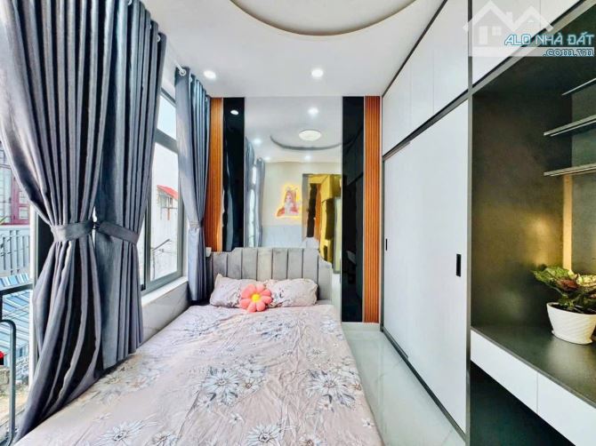 Căn nhà đẹp 2 tầng, 50.4m2 ngay Dương Quảng Hàm, GV. Giá: 2 Tỷ 850. Có SHR, hẻm ô tô 5m - 5