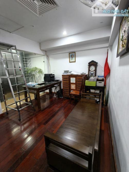 Cách phố Cầu Giấy đúng 20m không ngoặt, Nhà dân xây 6T thang máy DT42m2 MT4.4m giá 15.2tỷ - 5