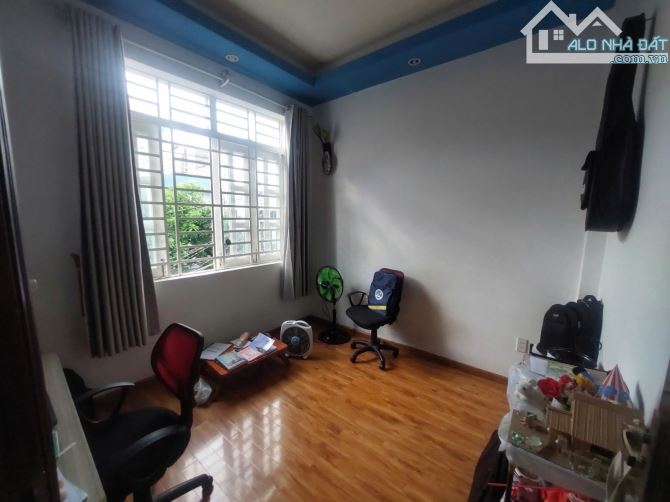 NHÀ HIẾM – HẺM XE HƠI – GẦN ĐỖ XUÂN HỢP – PHƯỚC LONG B – 1 TRỆT 2 LẦU – GIÁ CHỈ 5.X TỶ - 5