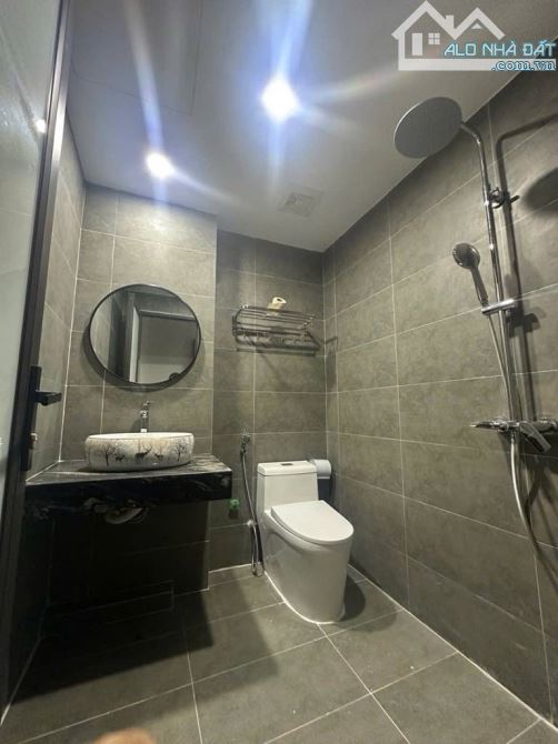 PHÂN LÔ Ô TÔ VÀO NHÀ KINH DOANH ĐỈNH THANG MÁY KÍNH NỘI THẤT CAO CẤP - Ở NGAY ! - 5