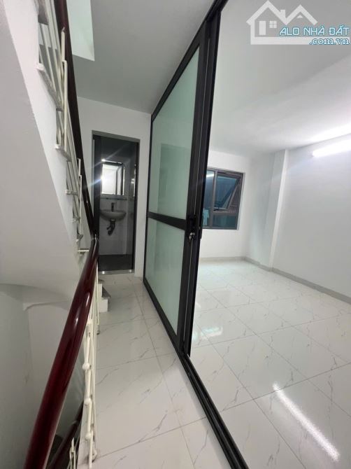 Nhà 4,5T ngõ Trần Quý Cáp ngõ 2m cách oto 35m gần Mp nhỉnh 4 tỷ - 5