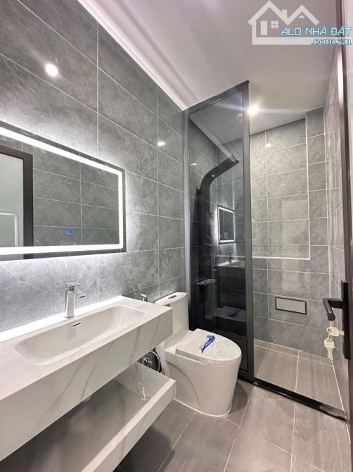 Nhà ngộp, vị trí mặt tiền kinh doanh, đường 8m, 100m2 sổ riêng ODT, 2tỷ150. - 5